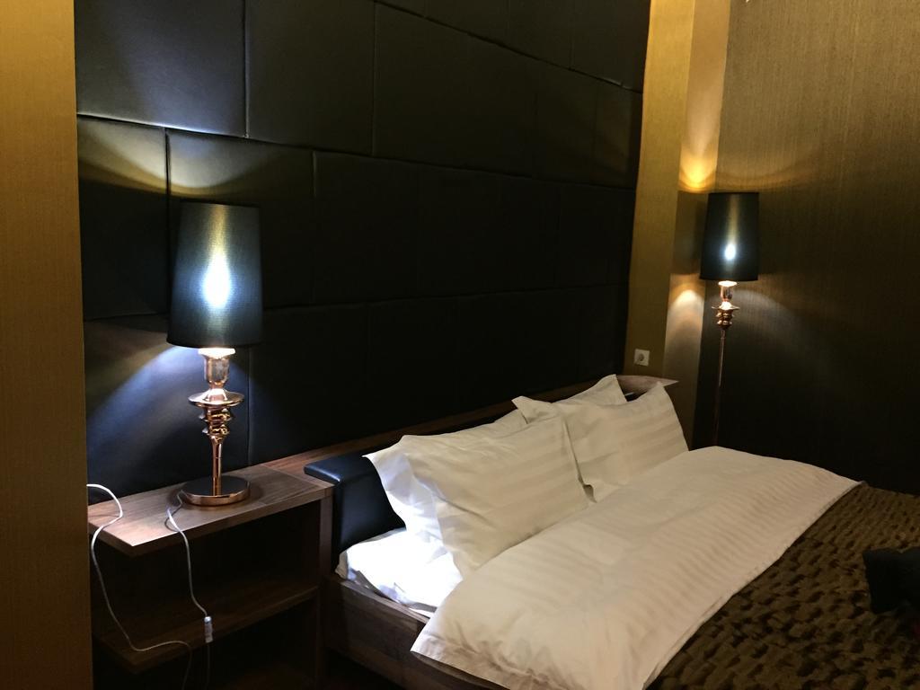 בישקק Astor Hotel & Spa מראה חיצוני תמונה