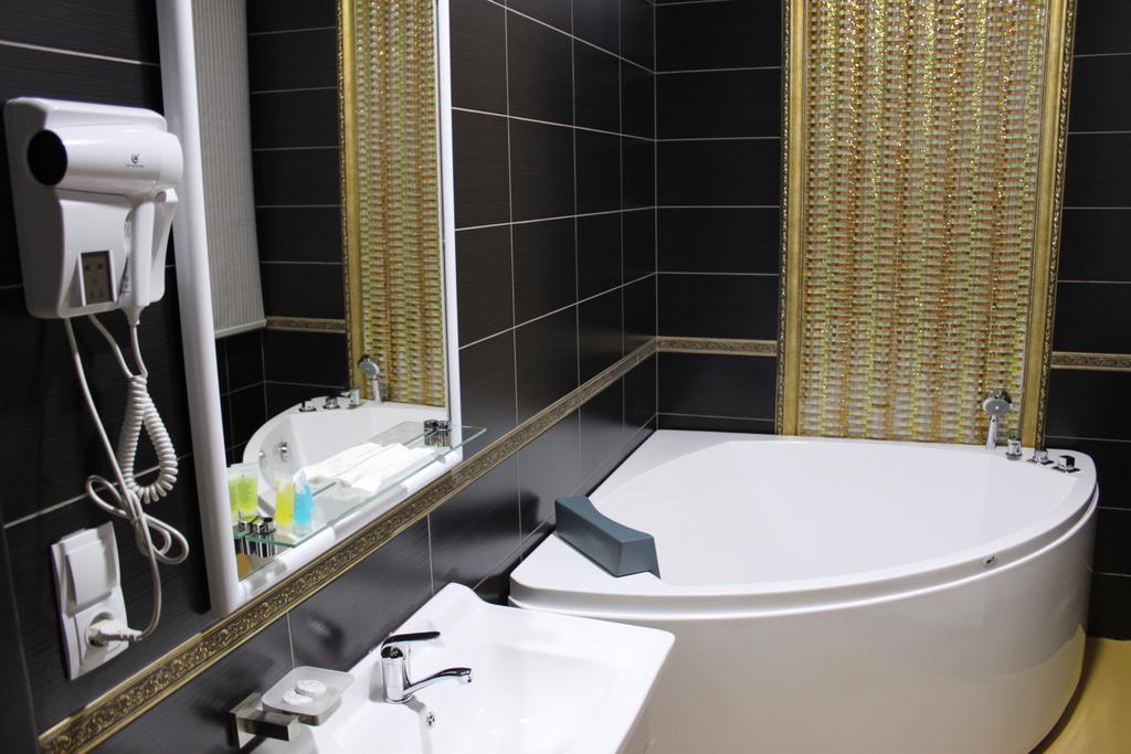 בישקק Astor Hotel & Spa מראה חיצוני תמונה