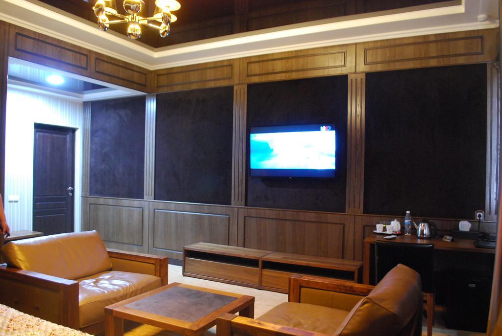 בישקק Astor Hotel & Spa מראה חיצוני תמונה